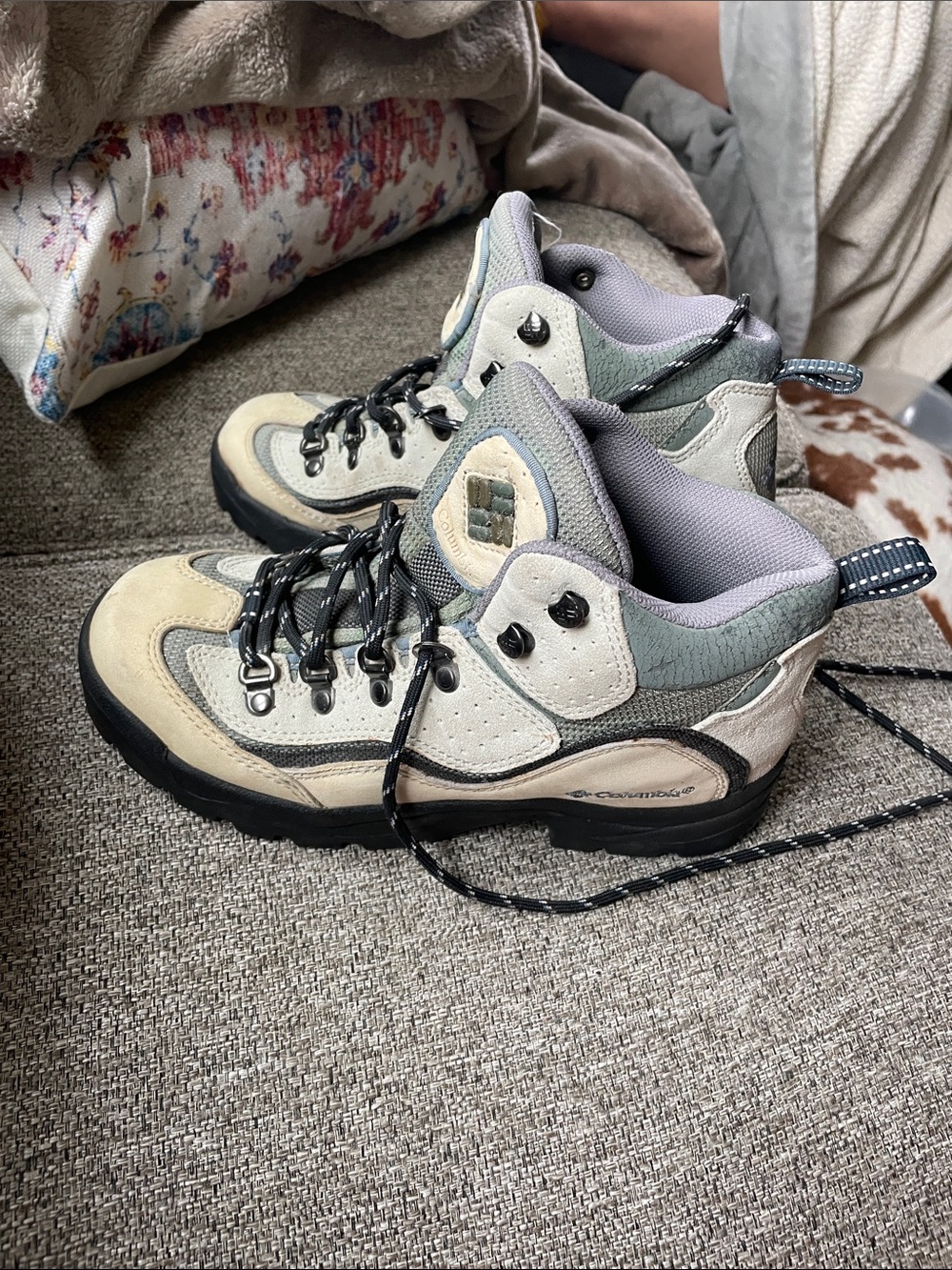 Women's Lace-Up Hiking Boots in Light Gray and Green Columbia